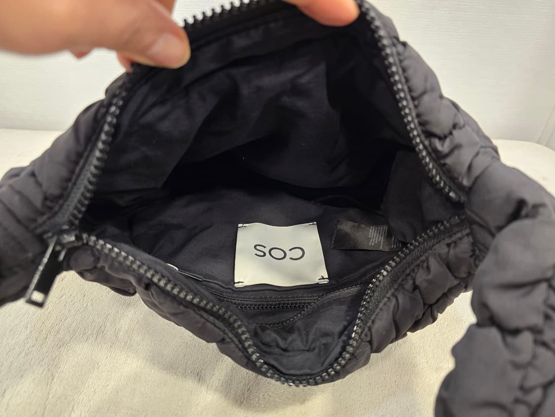 COS 코스 퀼티드 구름백 숄더백 블랙 상품이미지7