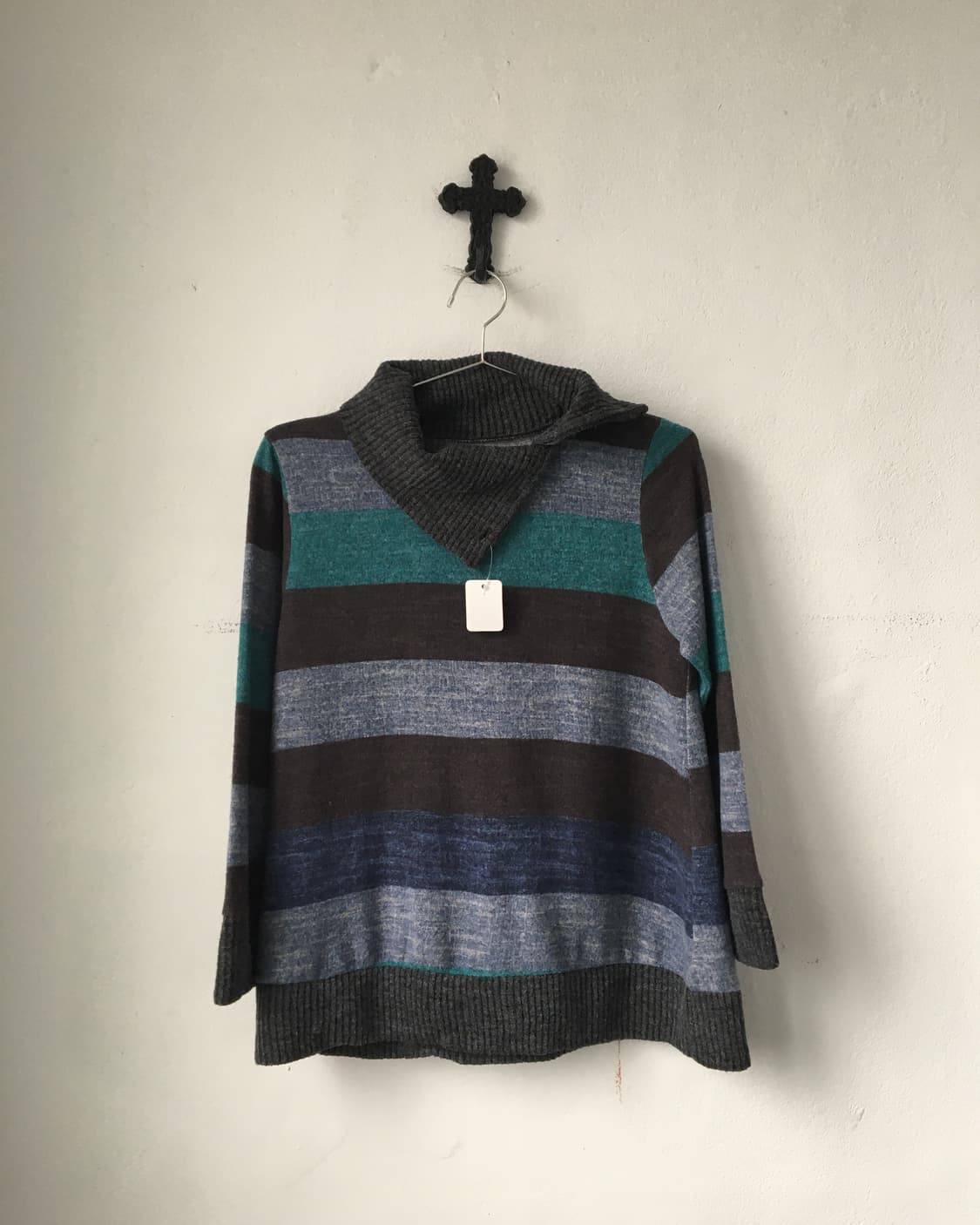 Neck point stripe pattern knit 상품이미지2