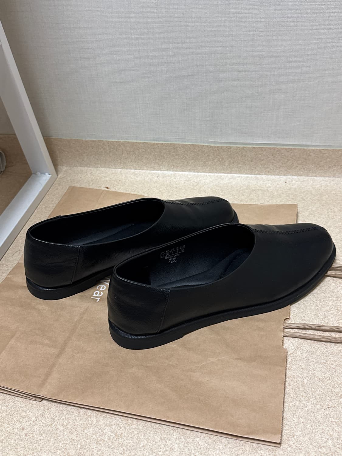 유니클로 스퀘어플랫슈즈 240 상품이미지3