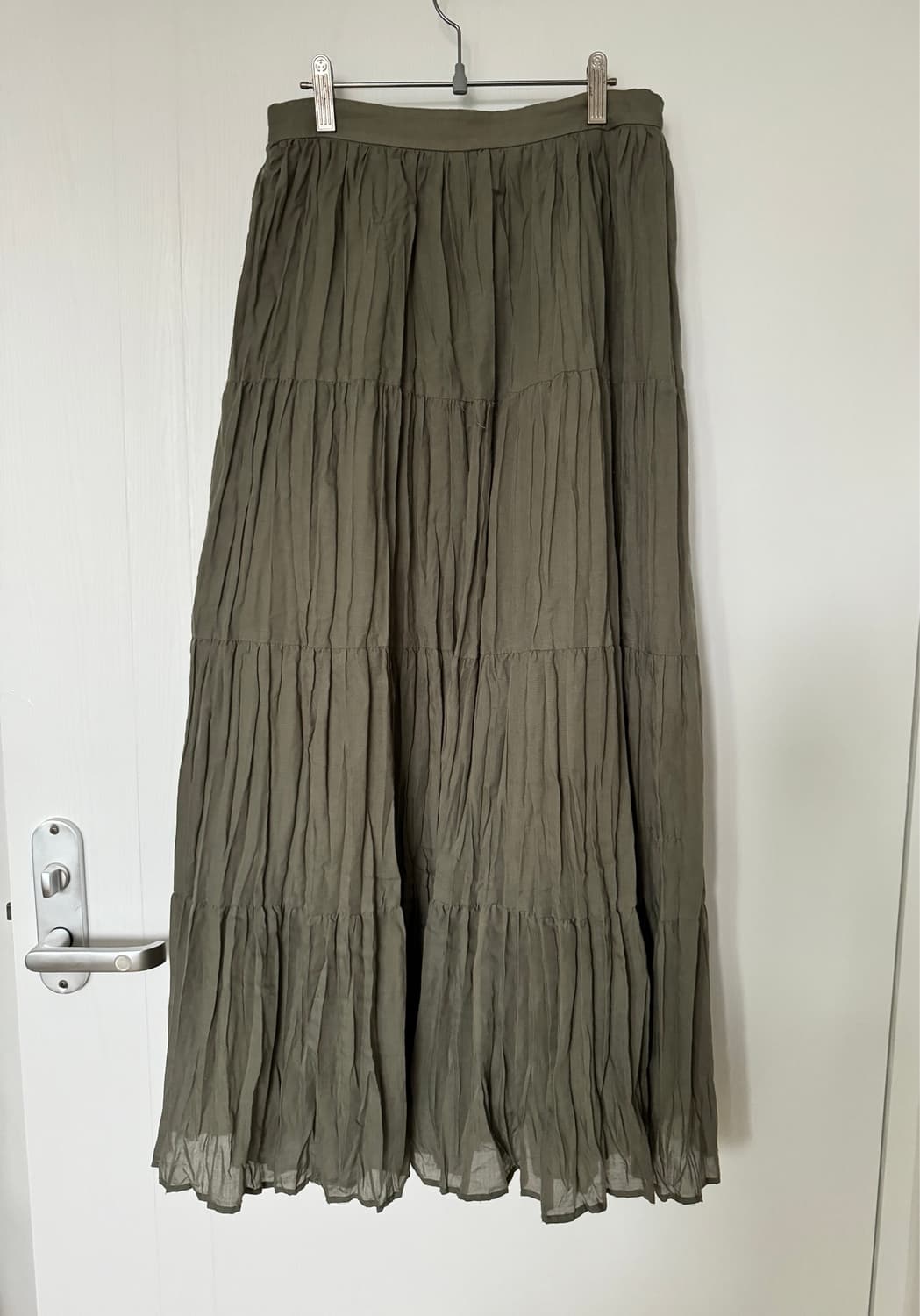Khaki Tiered Long Skirt 상품이미지1