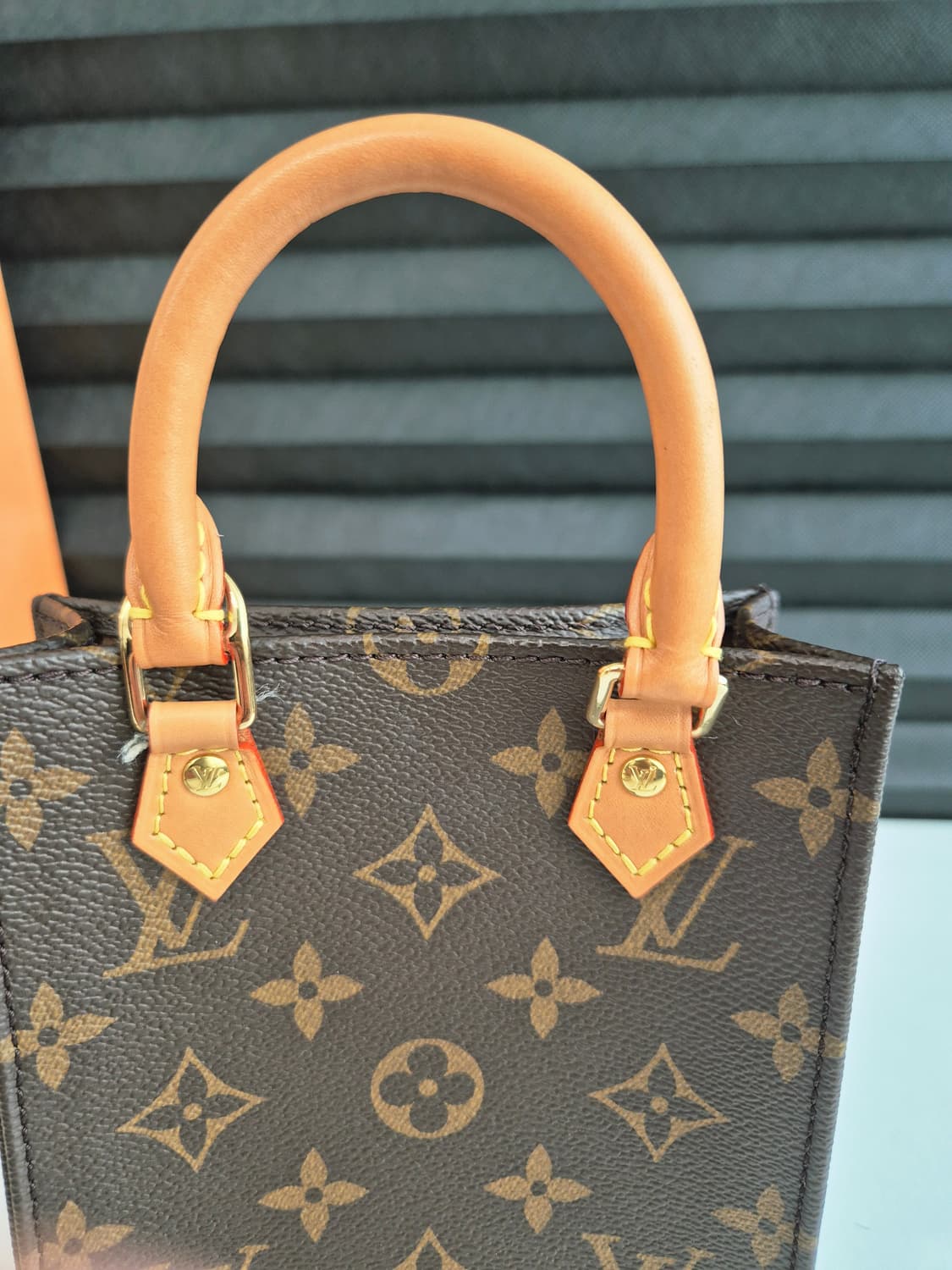 루이비통 쁘띠 삭플라 모노그램 상태 S급 (영수증 포함 풀구성) 상품이미지7