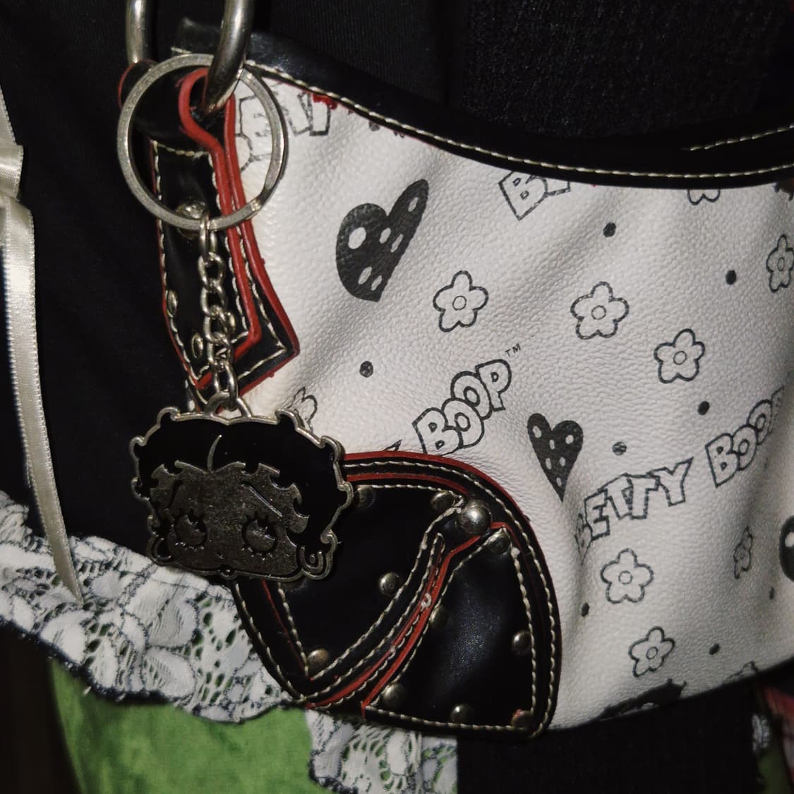 08s 레트로 베티붑 스터드 키링 레더 숄더백 상품이미지8