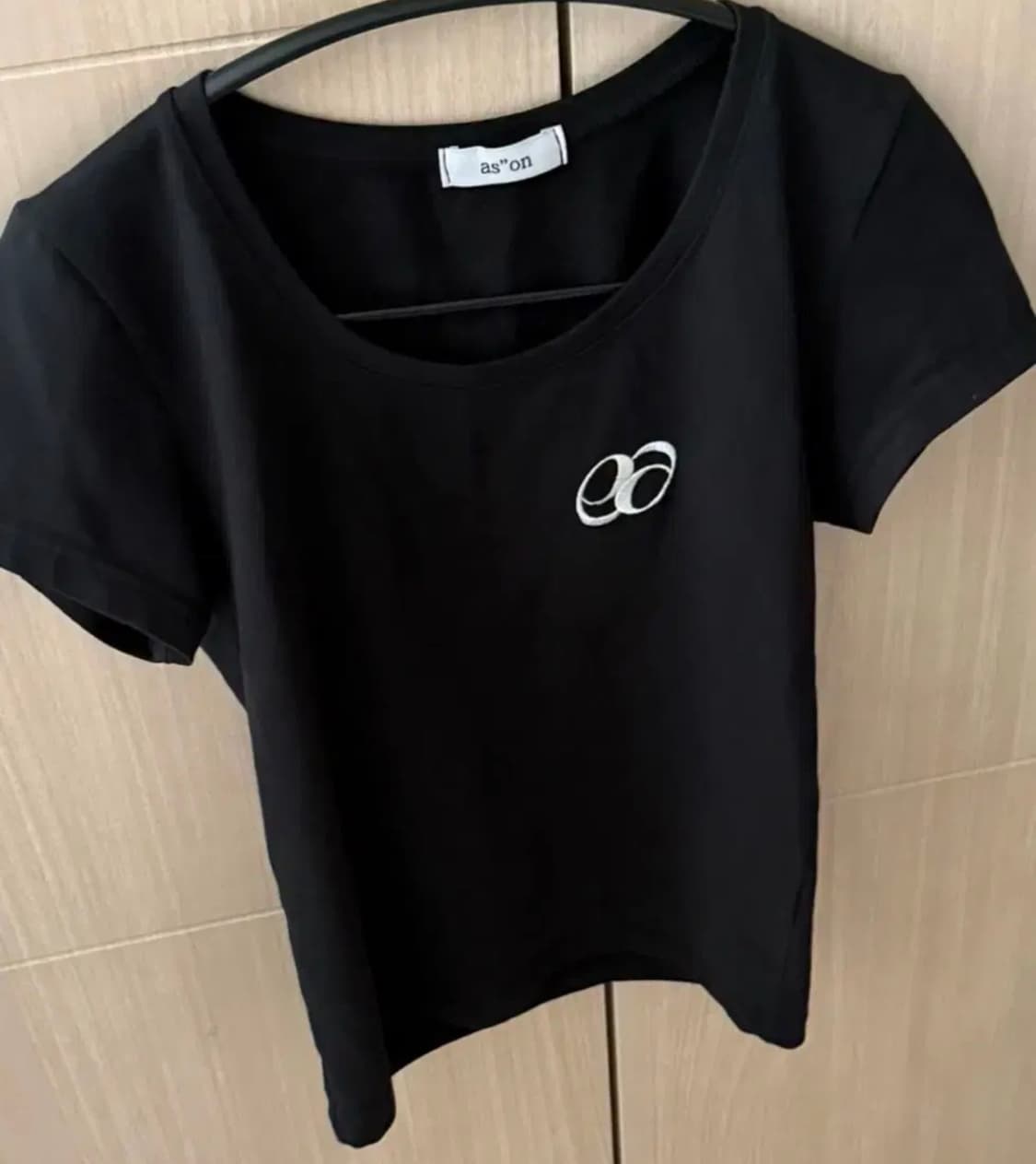 애즈온 U NECK TEE, black 상품이미지2
