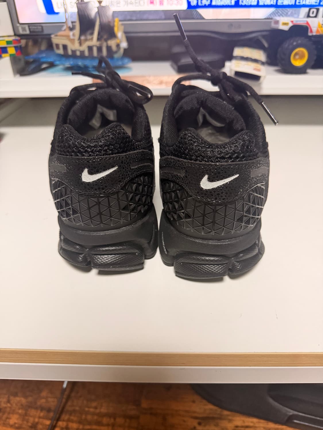 나이키 줌 보메로 5 블랙 메탈릭 실버 265 상품이미지4