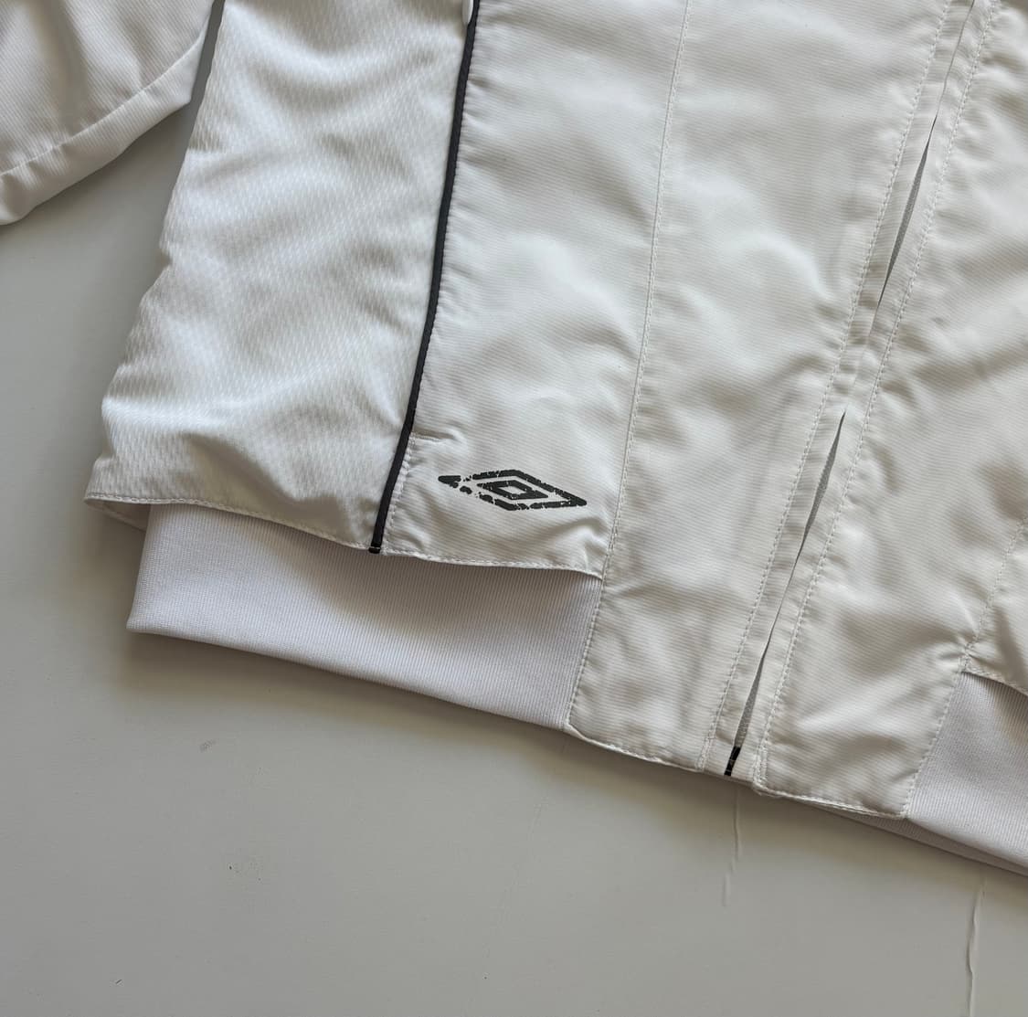 엄브로 화이트 바람막이 상품이미지8