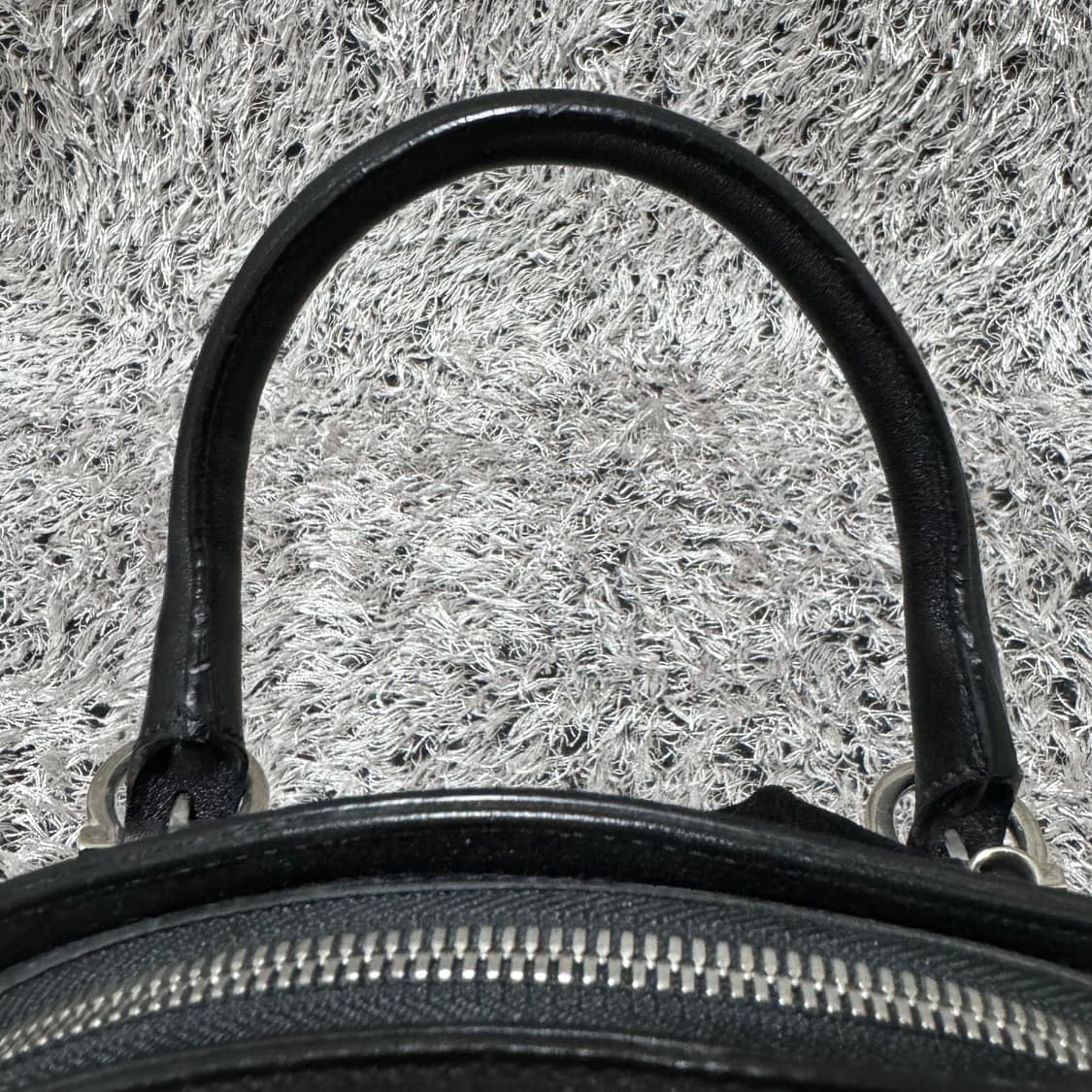 페라가모 스웨이드 레더 크로스백 상품이미지5