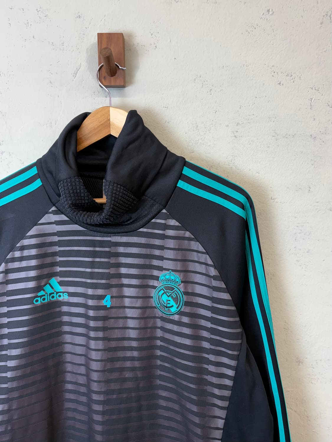 아디다스 레알마드리드 빈티지 웜 트랙탑 상품이미지2