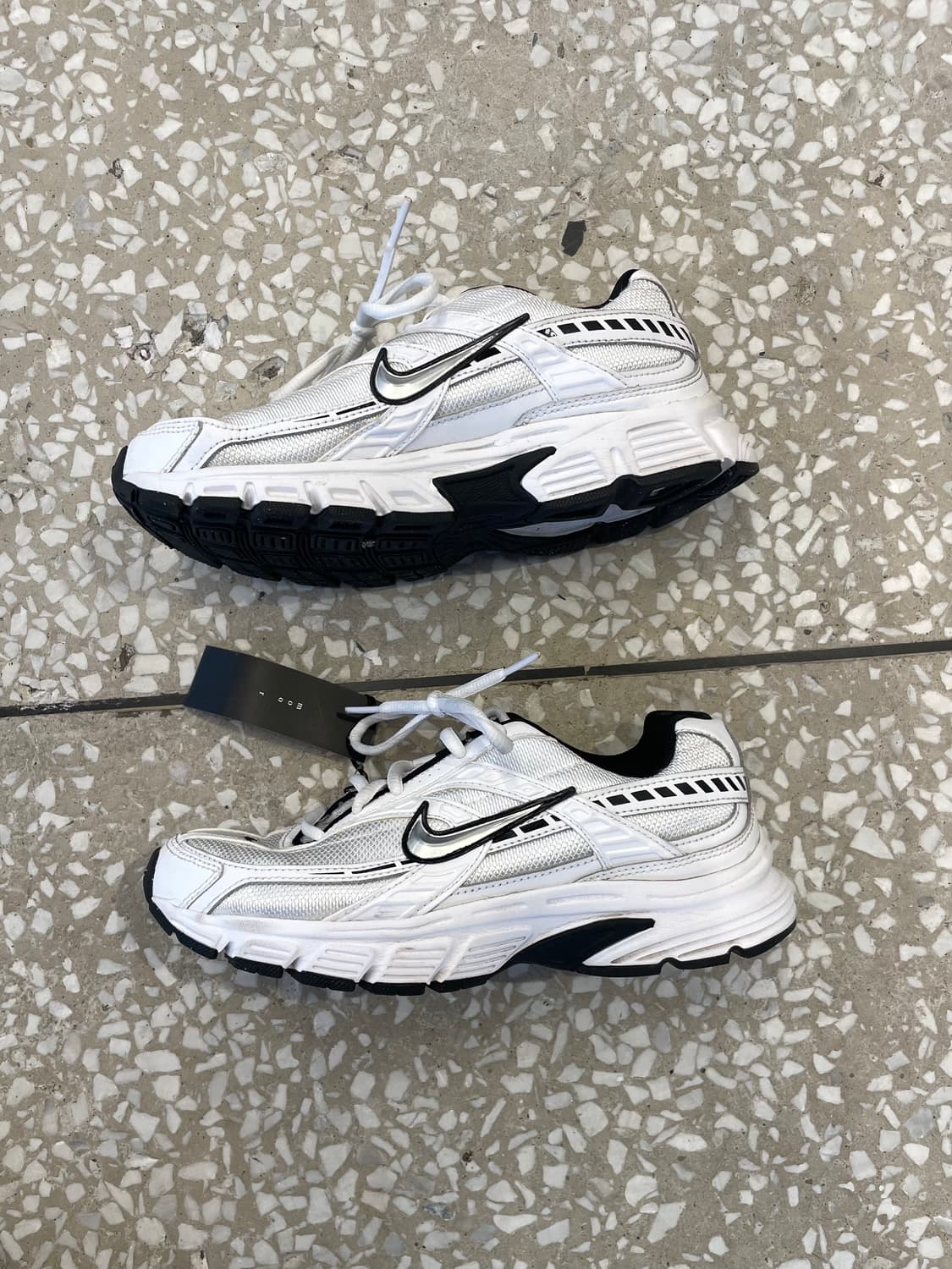 Nike Initiator white black 상품이미지2