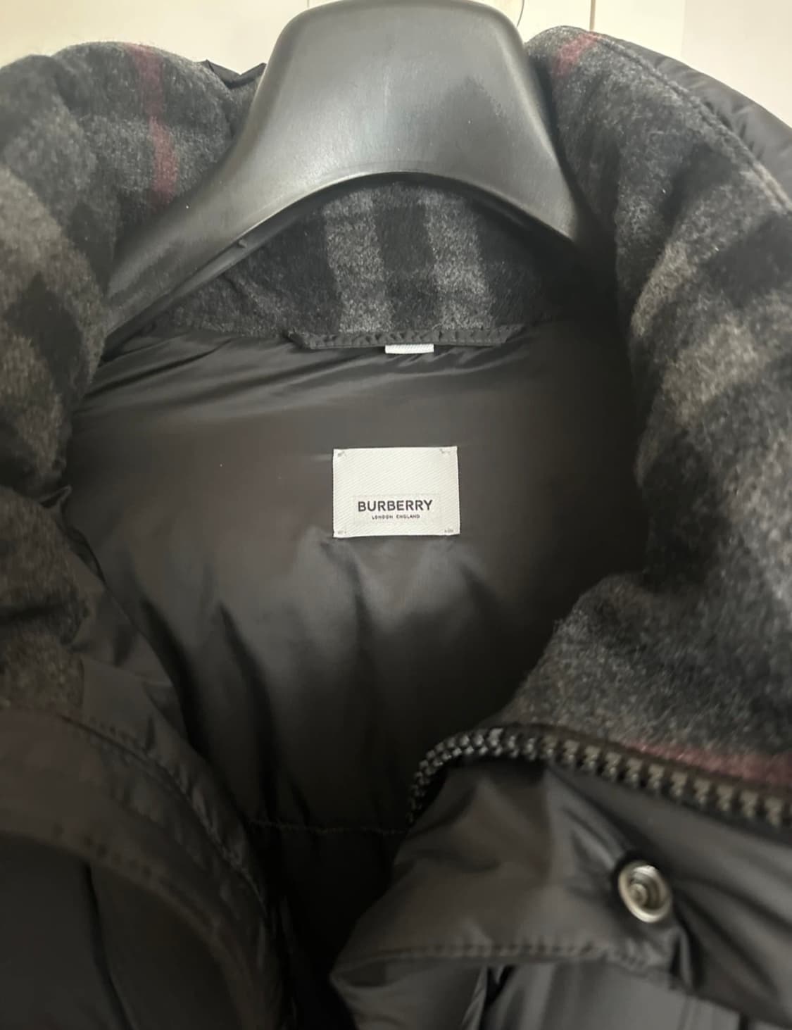 버버리 남성 블랙 패딩 L 팝니다 상품이미지4