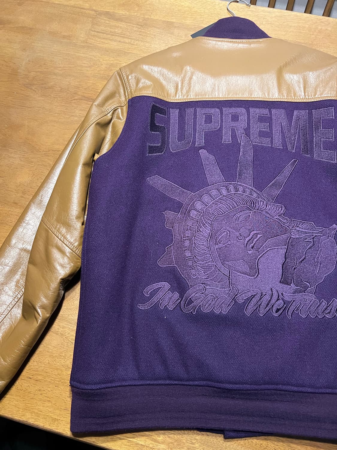 슈프림 자유의여신상 레더 바시티 자켓 상품이미지2