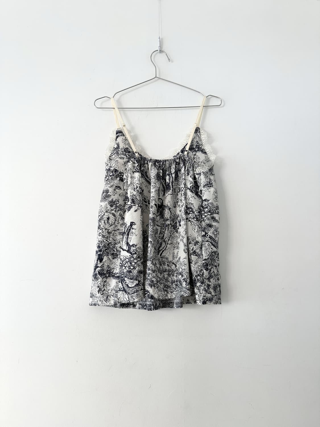 V-neck paisley sleeveless top 상품이미지3
