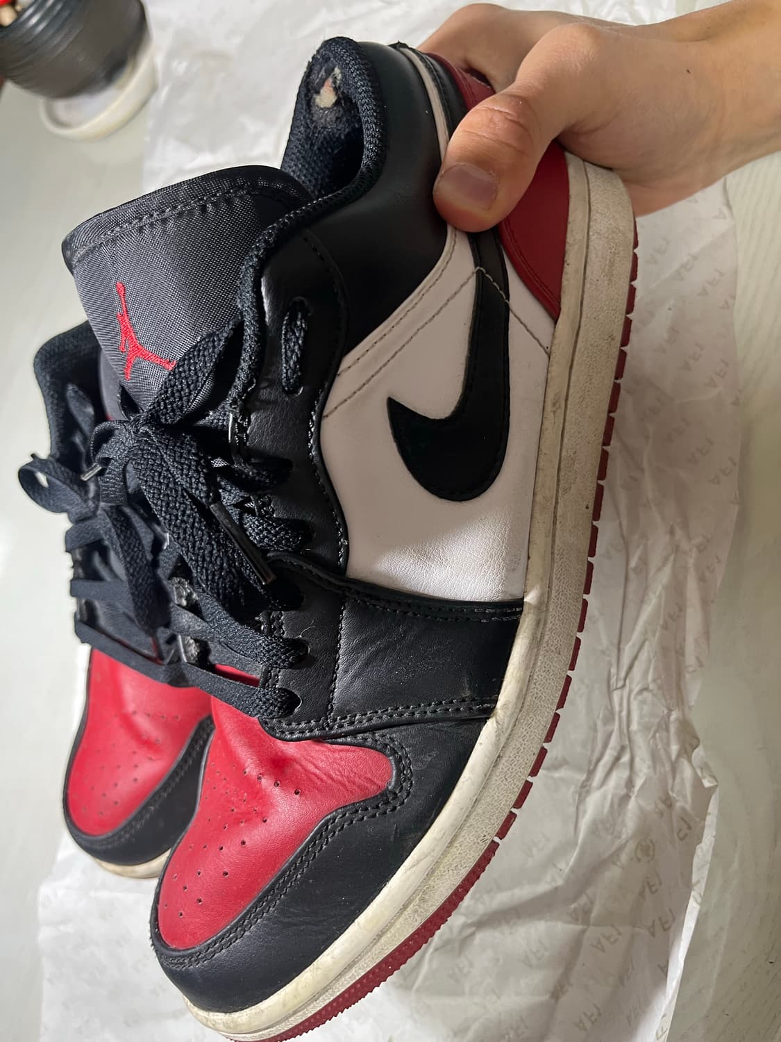 나이키 조던 1 로우 화이트 바시티 레드  상품이미지2