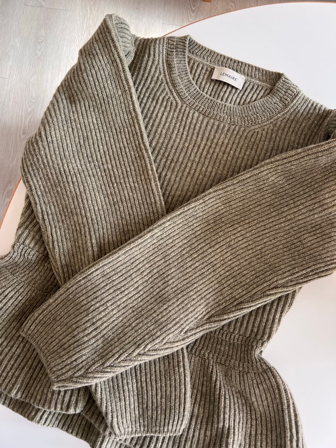 르메르 페플럼 니트 상품이미지7