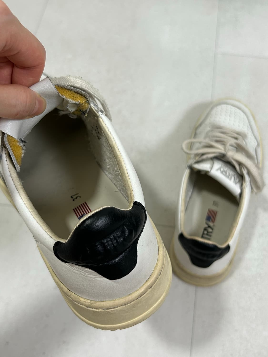 오트리 메달리스트 로우 레더 스니커즈 37 (240) 상품이미지4