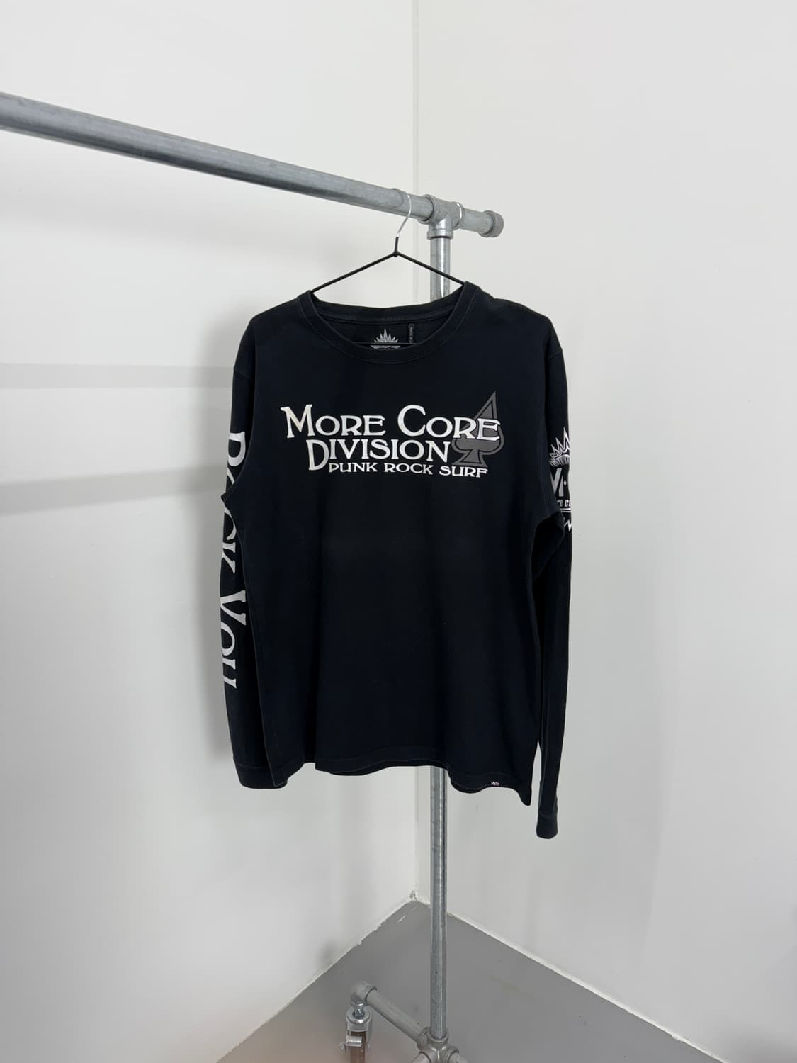 M.C.D Punk Surf Graphic Tee 상품이미지1