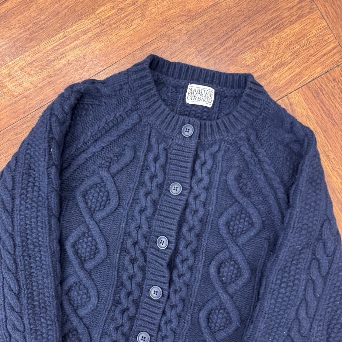 FREE 마리떼프랑소와저버 네이비 케이블 니트 가디건  상품이미지4