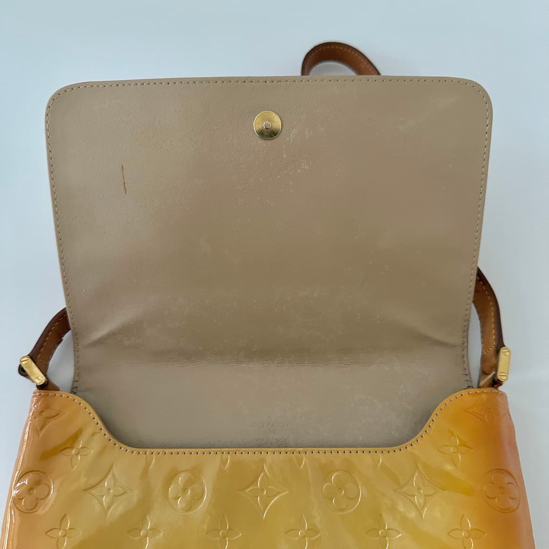 루이비통 Louis vuitton 로고 에나멜 숄더백 상품이미지5