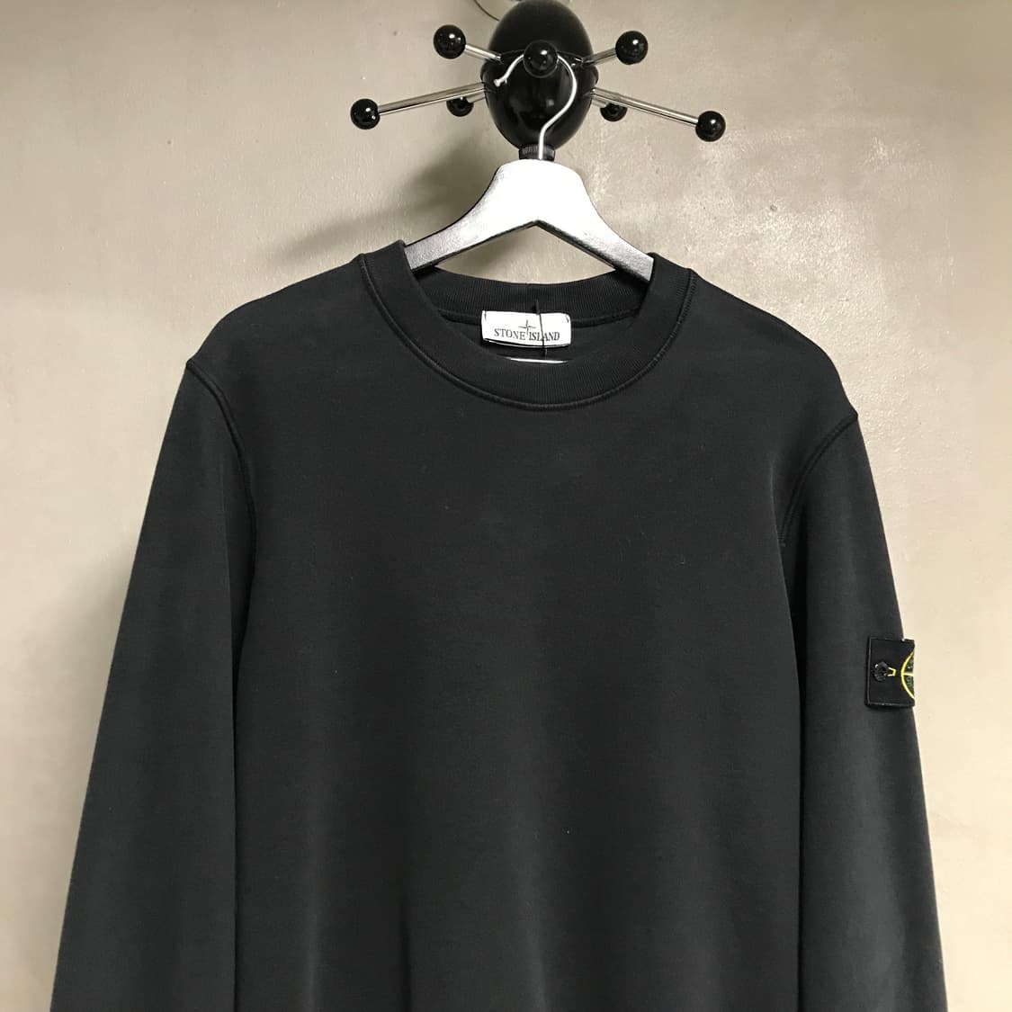 스톤아일랜드 와펜 맨투맨 블랙 M 상품이미지2