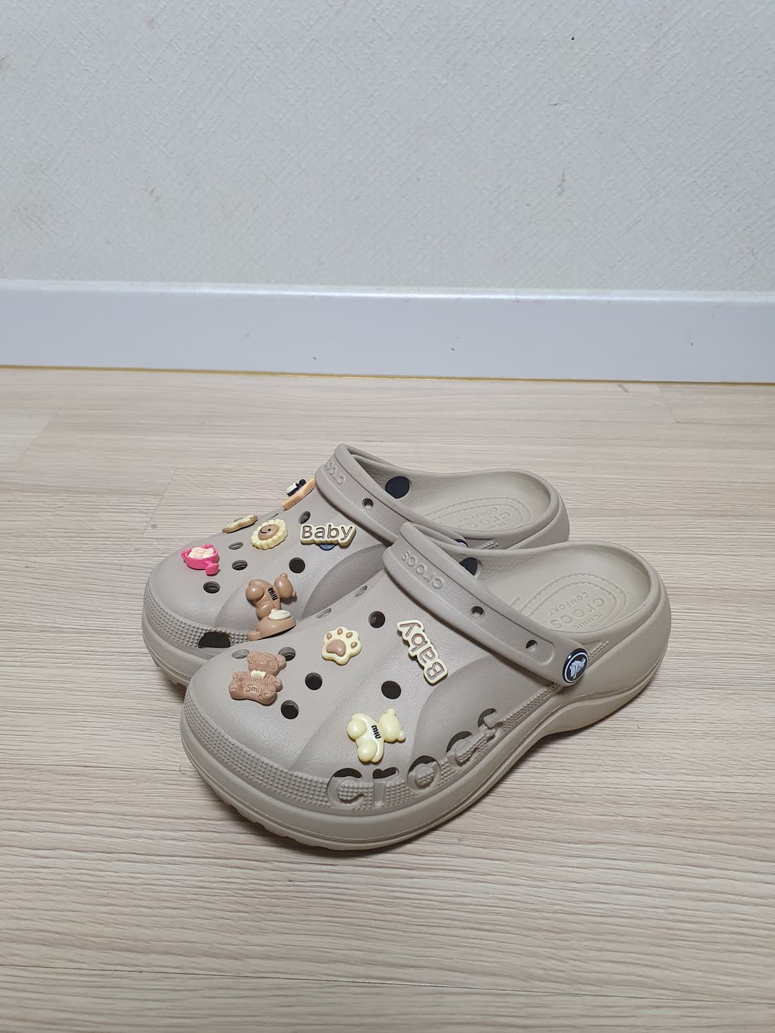 크록스 바야 플랫폼 클로그 240 상품이미지4