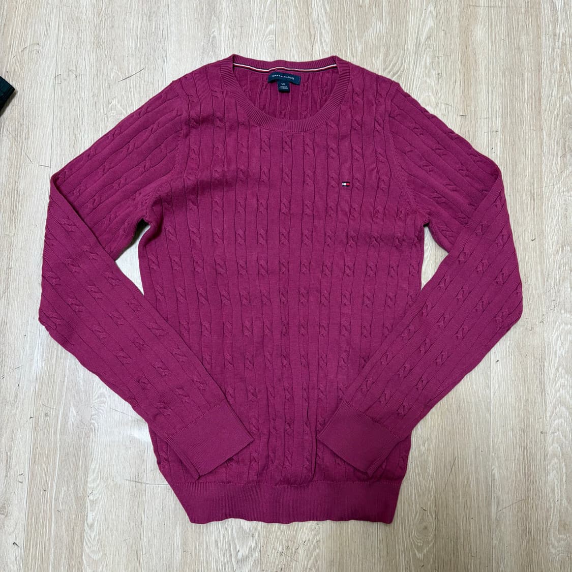 타미힐피거 여성 미니 로고 꽈배기 니트 S/90  상품이미지1