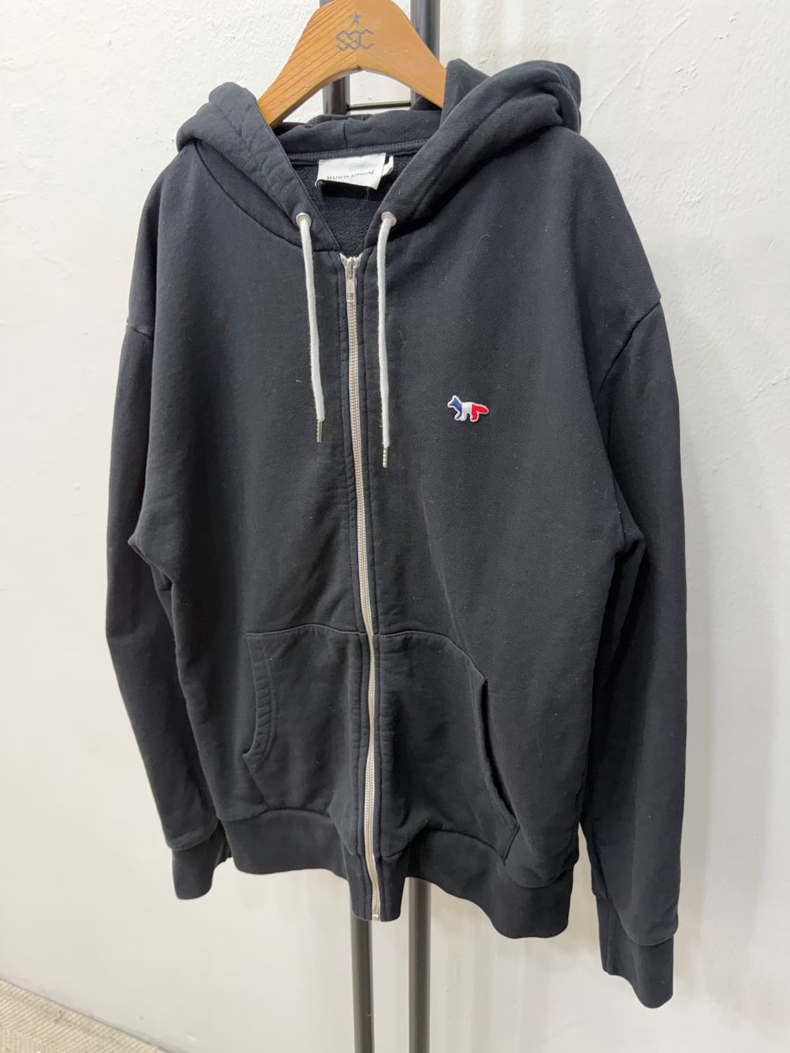 매장판정품) 메종키츠네 21ss 폭스 자수 블랙 후드집업 L 상품이미지3