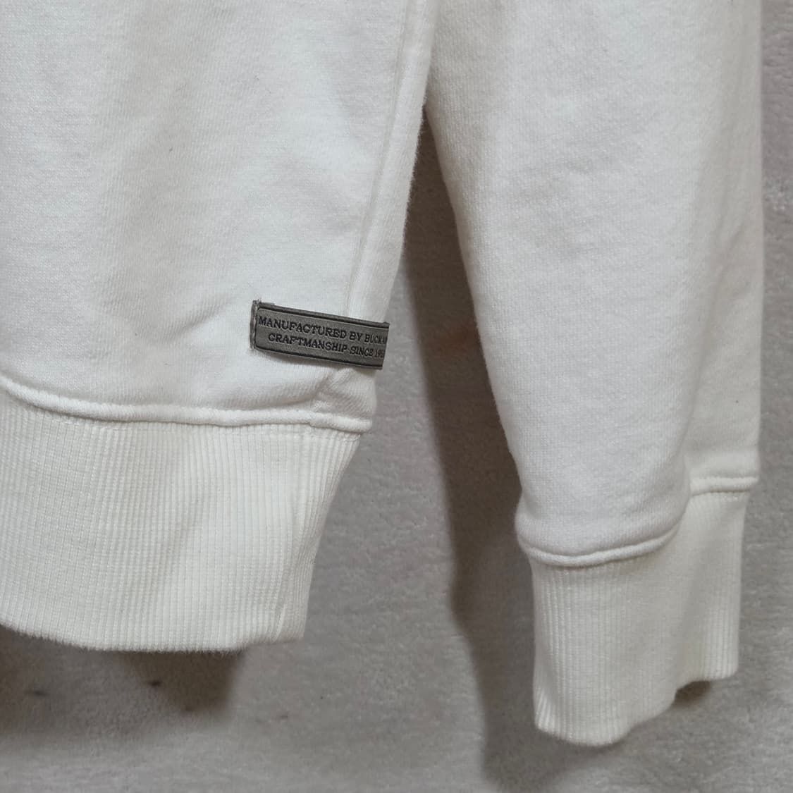 버커루 화이트 맨투맨 상품이미지3