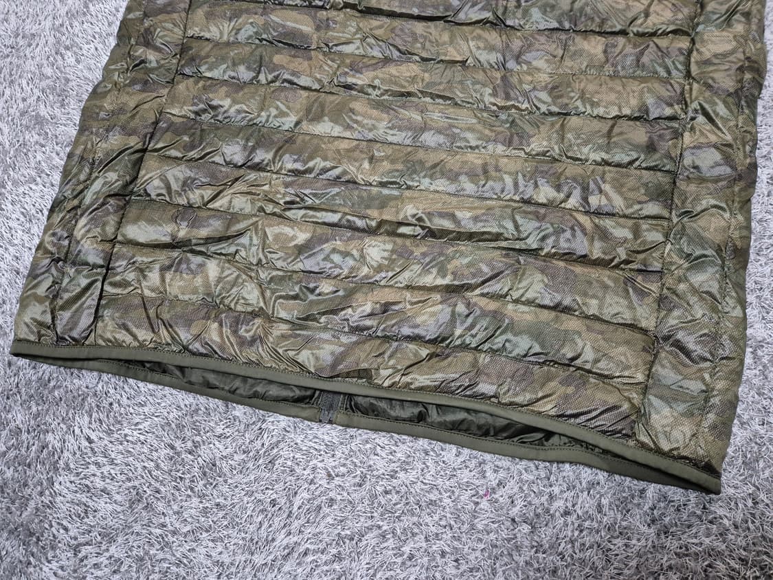 유니클로 남성 카모 경량 패딩 조끼 XL 상품이미지5