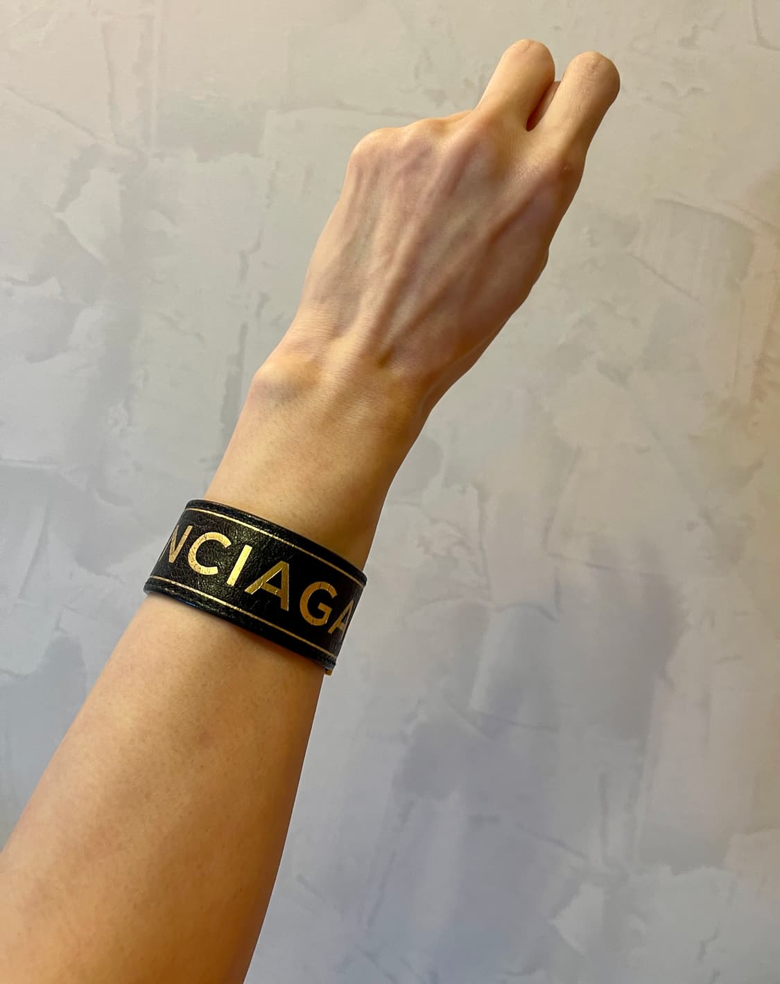 발렌시아가 Balenciaga 로고 커프 레더 팔찌 블랙 M 상품이미지6
