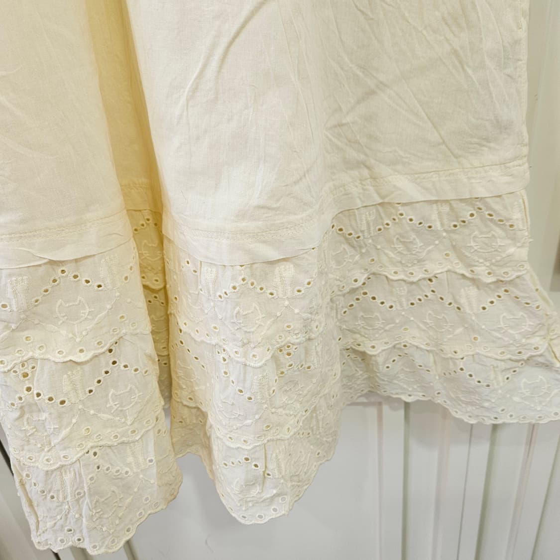 아이보리 민소매 펀칭 레이스 원피스 상품이미지5