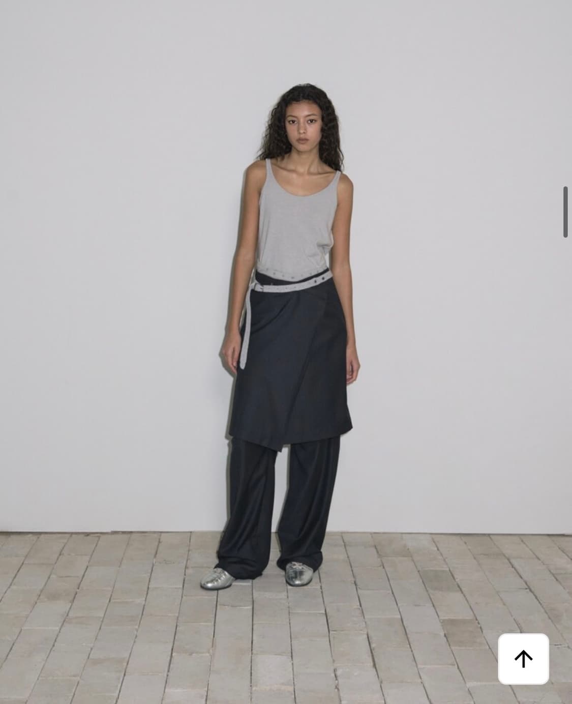 이어닝 WOOL STRIPE PIN-TUCK SLACKS, 차콜  상품이미지8