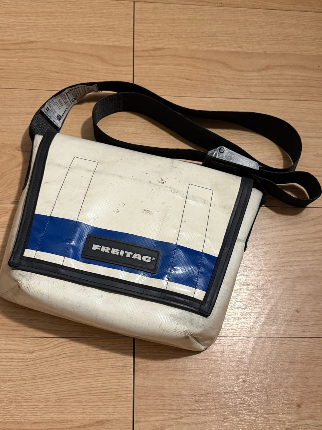 프라이탁 크로스백 상품이미지1