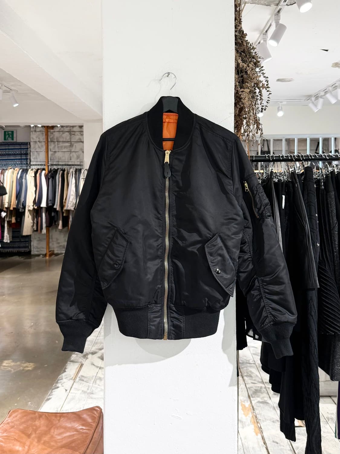 알파 인더스트리 블랙 MA-1 리버시블 플라이트 자켓 상품이미지1