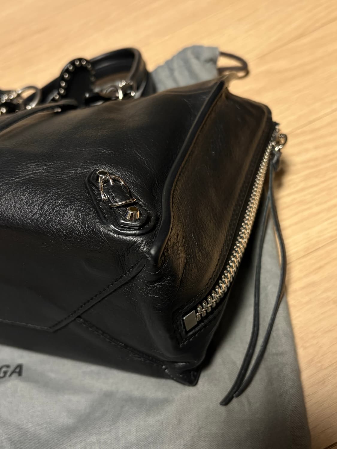 발렌시아가 파피에르A6 블랙 상품이미지5