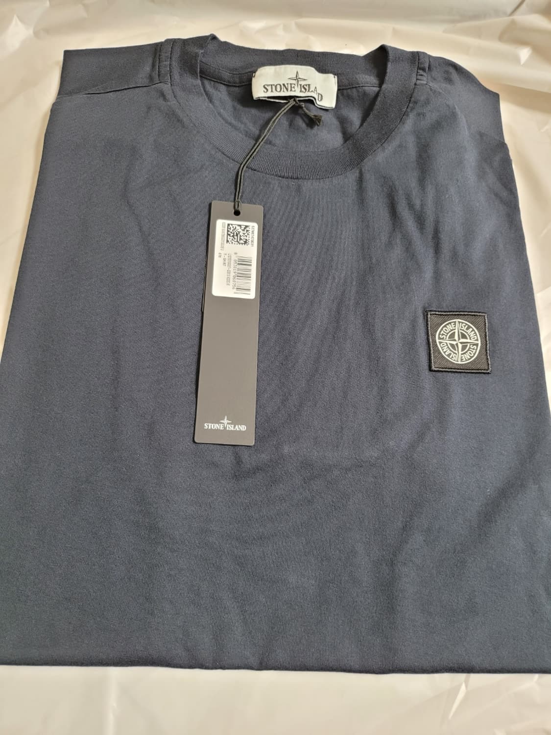 [제목] 옷장 속 '치트키'가 될 한 벌, 스톤아일랜드 네이비 로고 티셔 상품이미지3