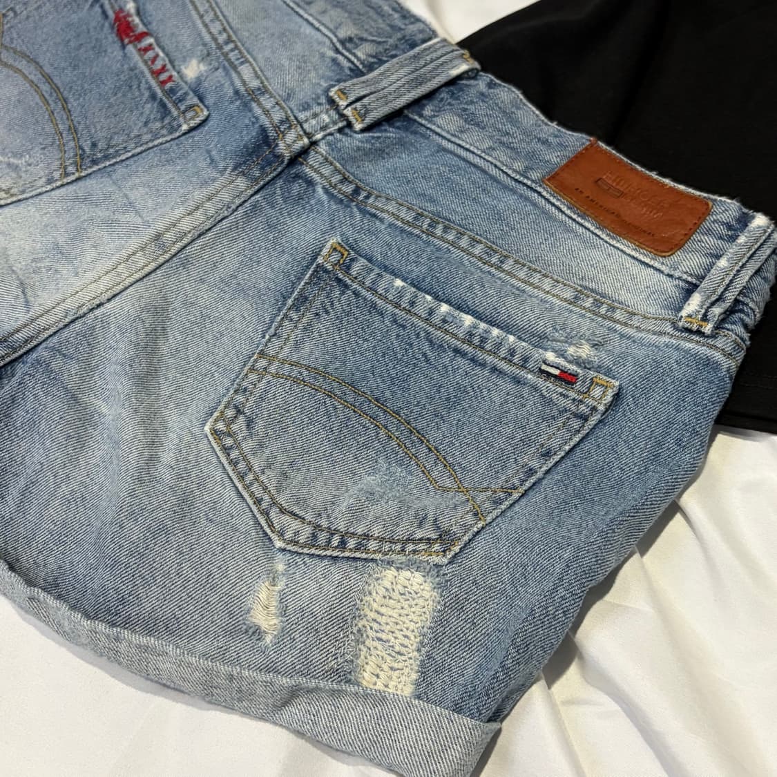타미힐피거 레드 스티치 데미지 데님 숏팬츠 상품이미지5