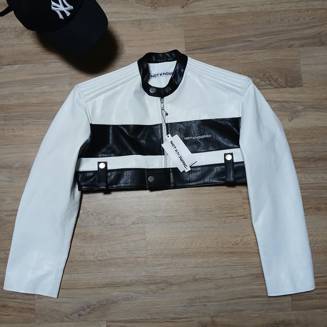 택붙은 미사용 notknowing 낫노잉 크롭 레더 레이싱 가죽 자켓 상품이미지3