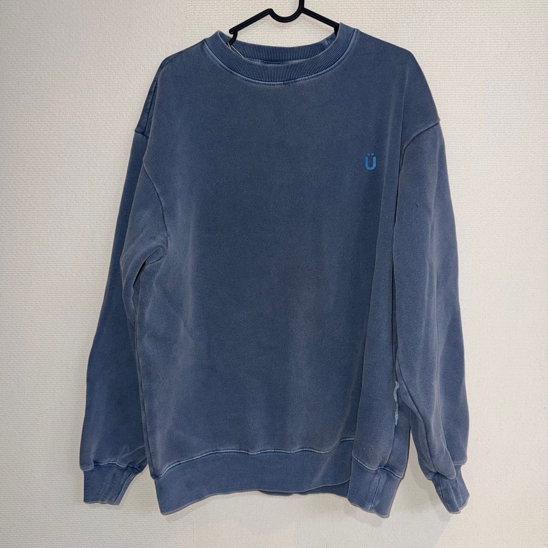 이스트쿤스트 유 로고 피그먼트 스웻셔츠 맨투맨 블루 상품이미지1