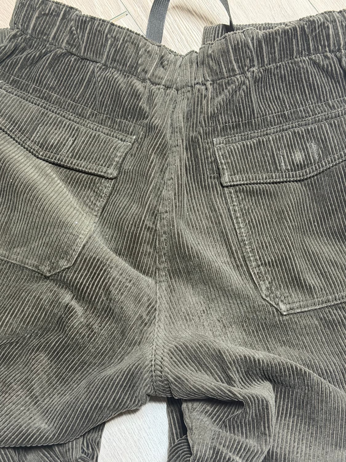 유니클로 U 코듀로이 턱 와이드 팬츠 상품이미지3