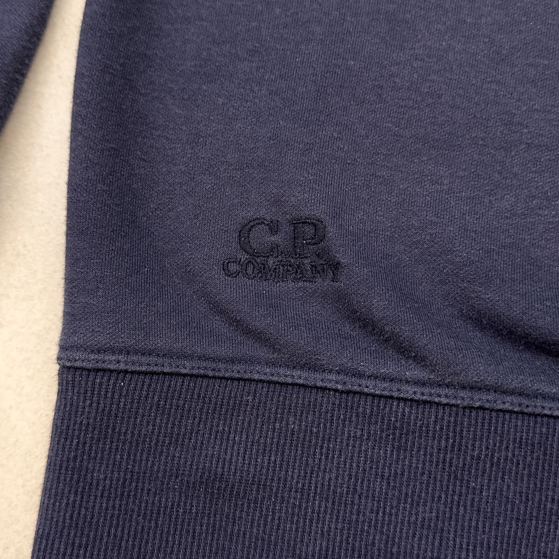 CP컴퍼니 렌즈 맨투맨 상품이미지4