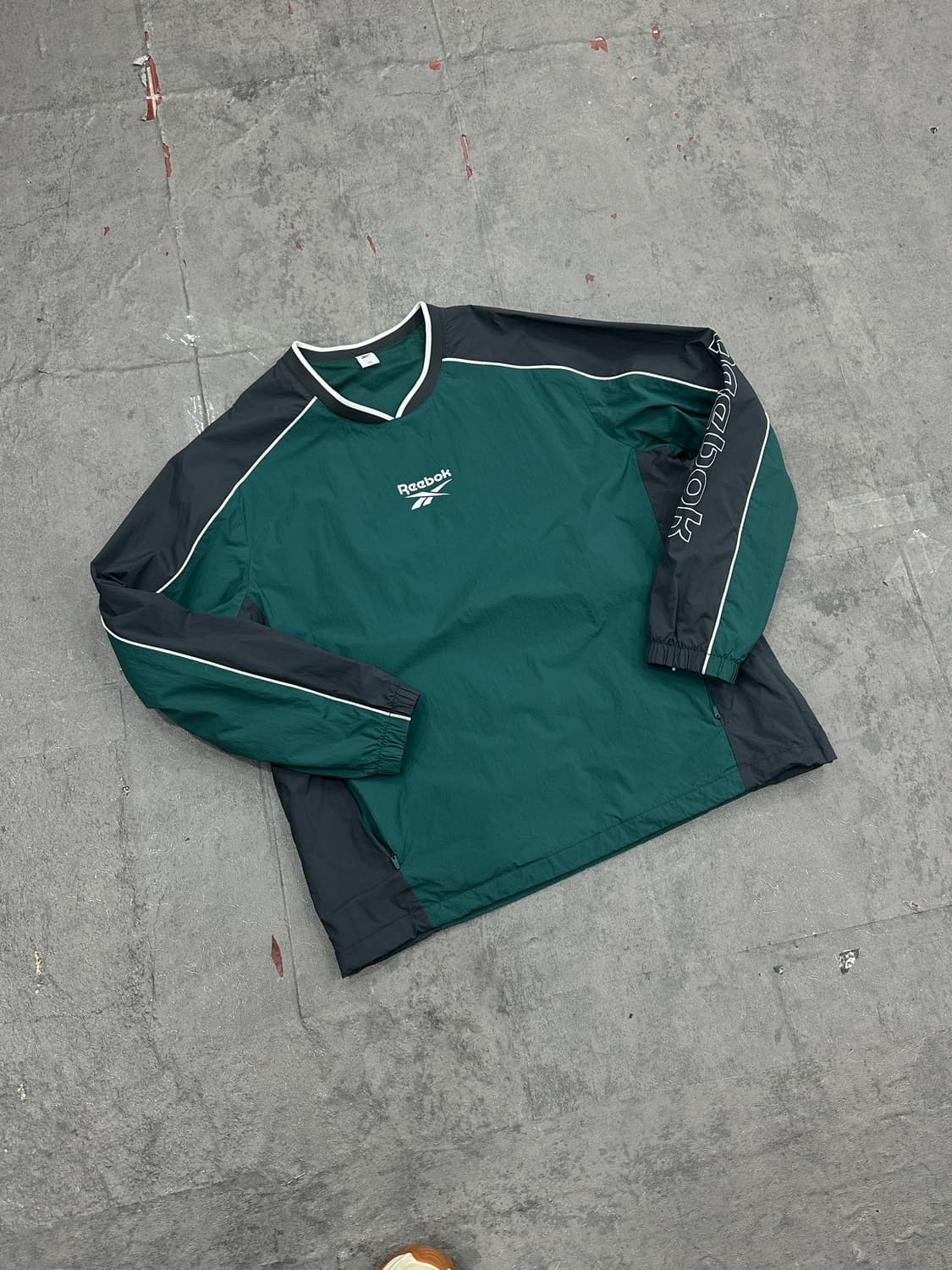 리복 브이넥 웜업 상품이미지1