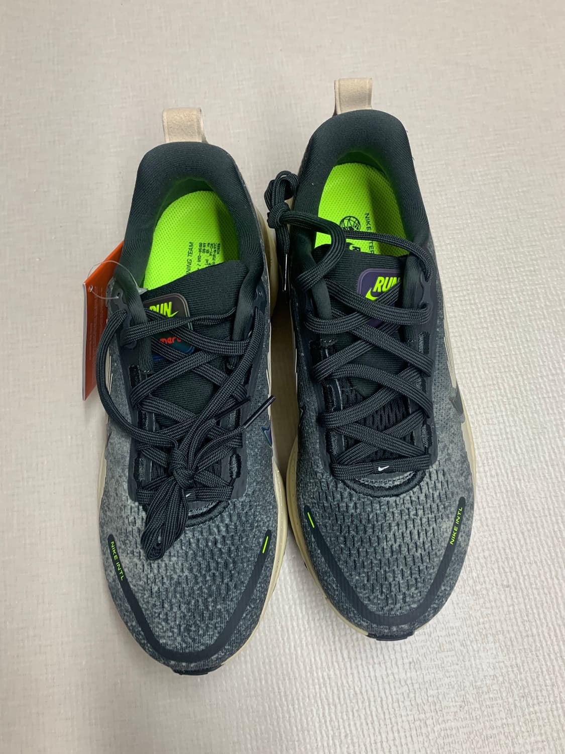 나이키 보메로 18 오트밀 앤트러사이트  상품이미지3