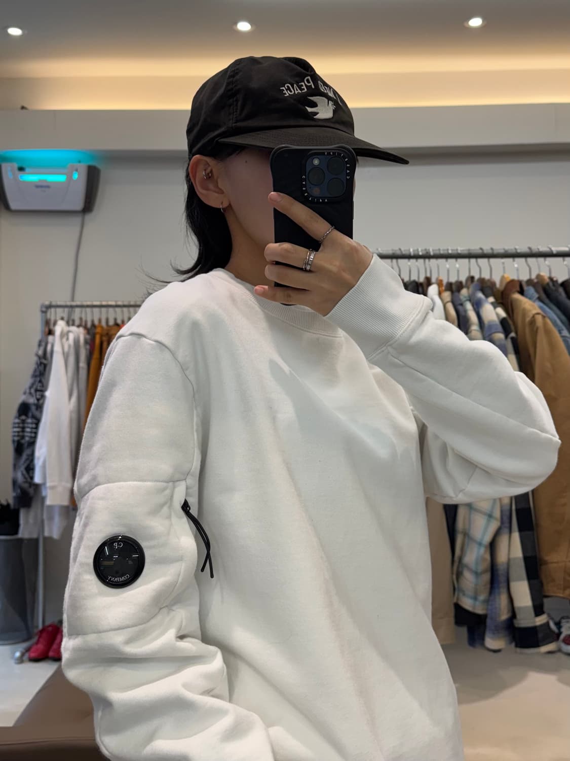 C.P. 컴퍼니 다이애그널 레이즈드 렌즈 와펜 맨투맨 상품이미지7