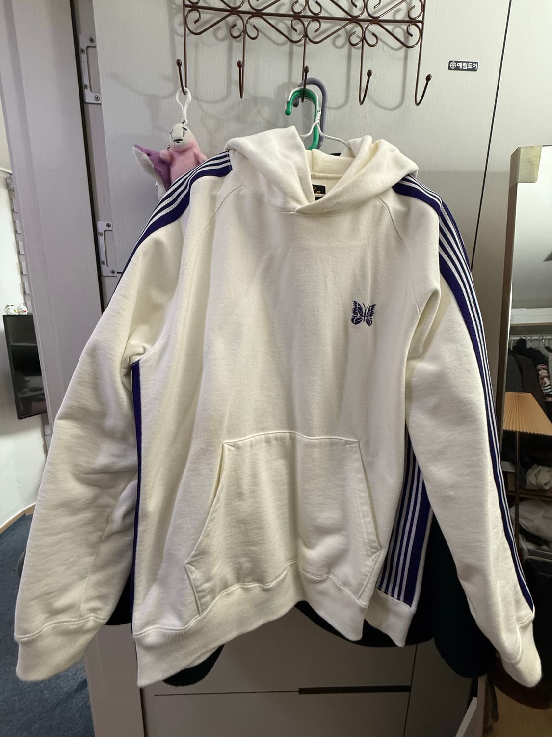 니들스 후드티 상품이미지1