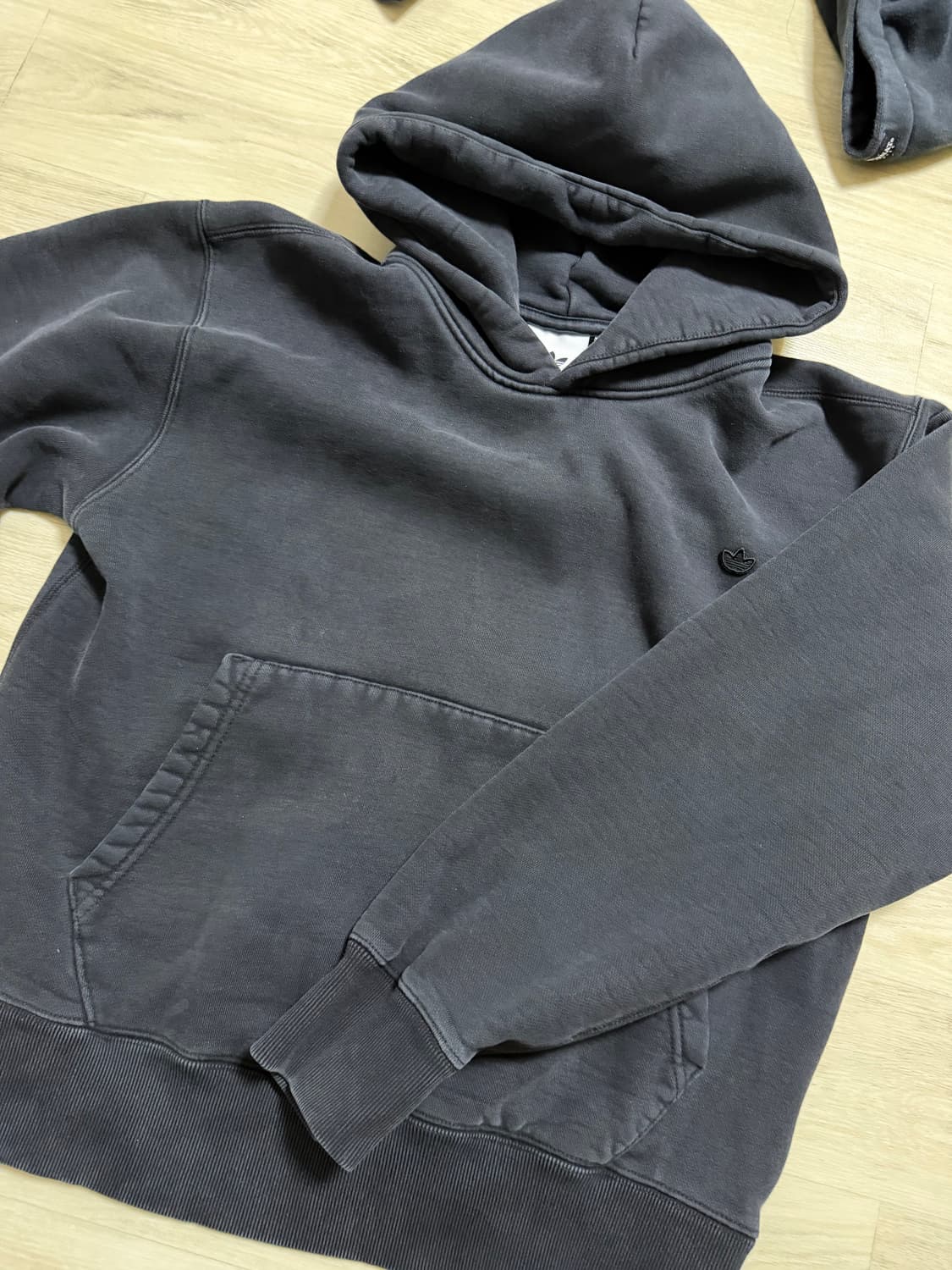 아디다스 피그먼트 후드티 상품이미지1