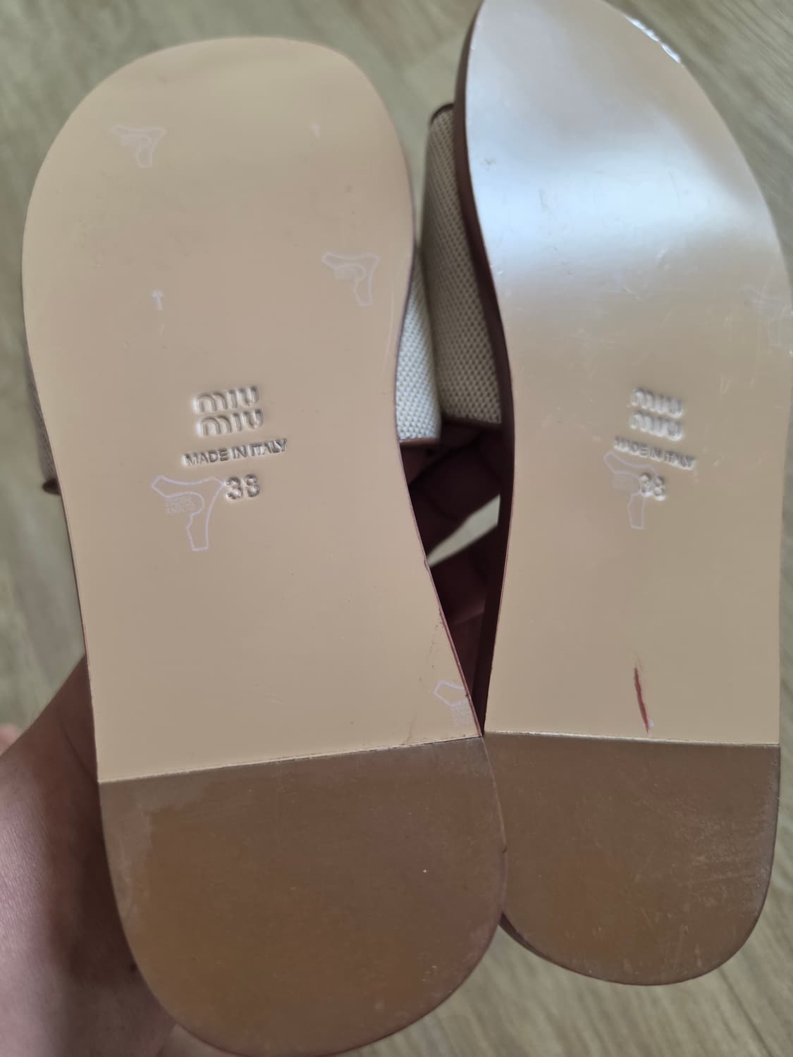 미우미우라피아슬라이드슬리퍼 38 상품이미지4