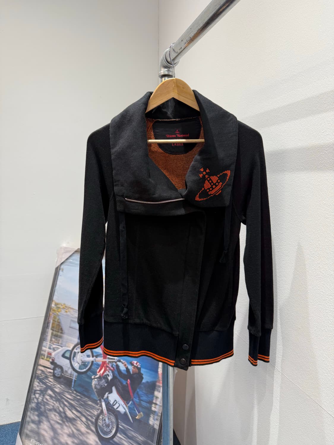 비비안웨스트우드 레드라벨 하이넥 집업 상품이미지1