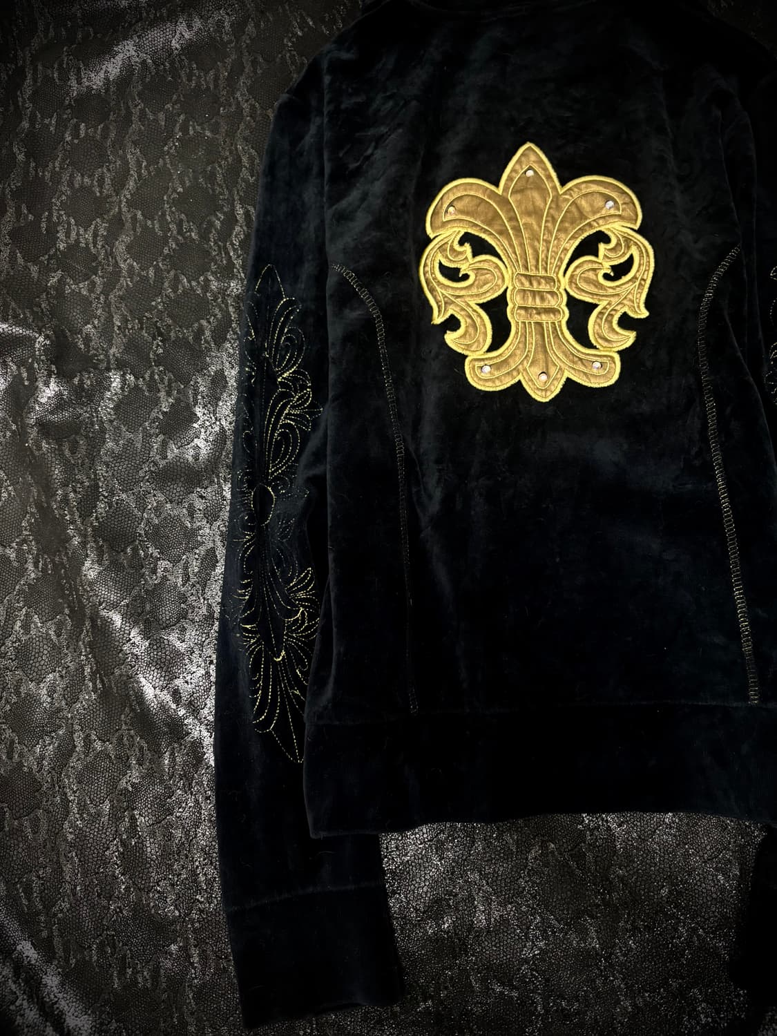  00‘s Cross Patch Velvet Hoodie Zip Up 상품이미지2