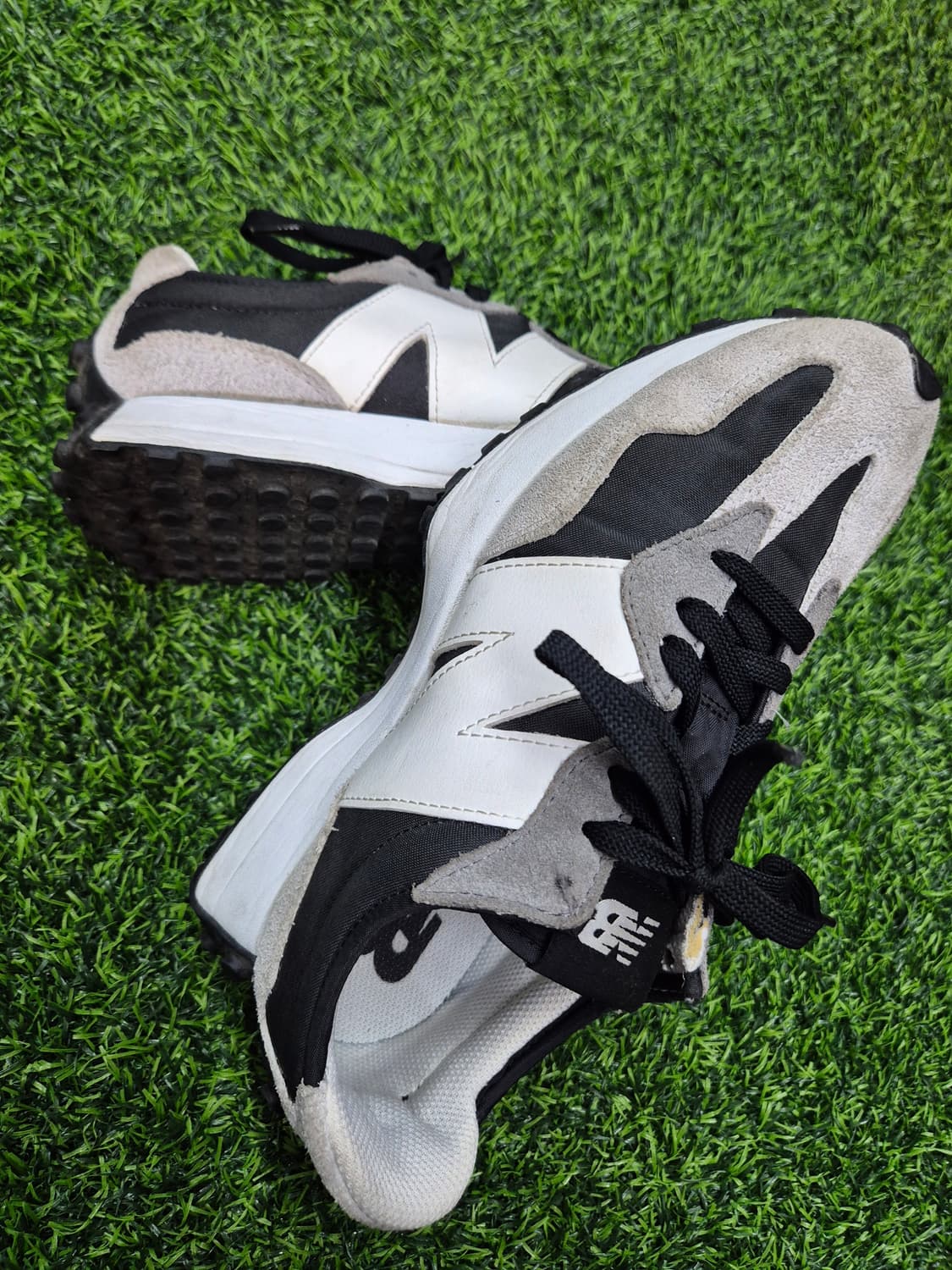 [상태A급]뉴발란스 327 블랙/그레이 운동화 250mm 상품이미지8