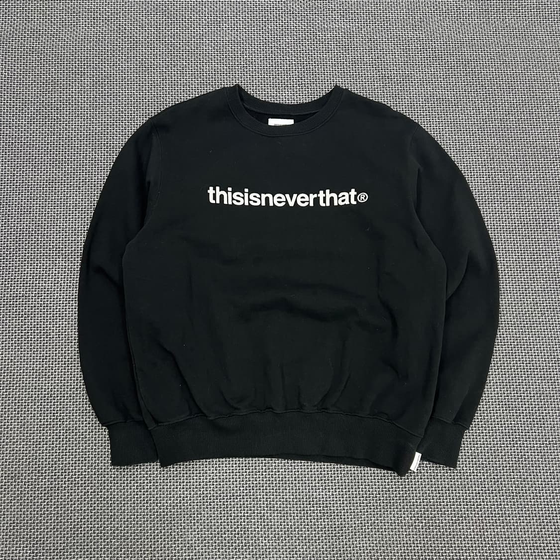 디스이즈네버댓 블랙 맨투맨 상품이미지1