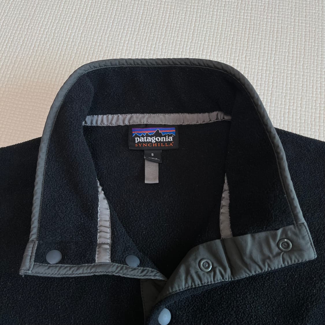 파타고니아 신칠라 블랙 포지그레이 상품이미지3